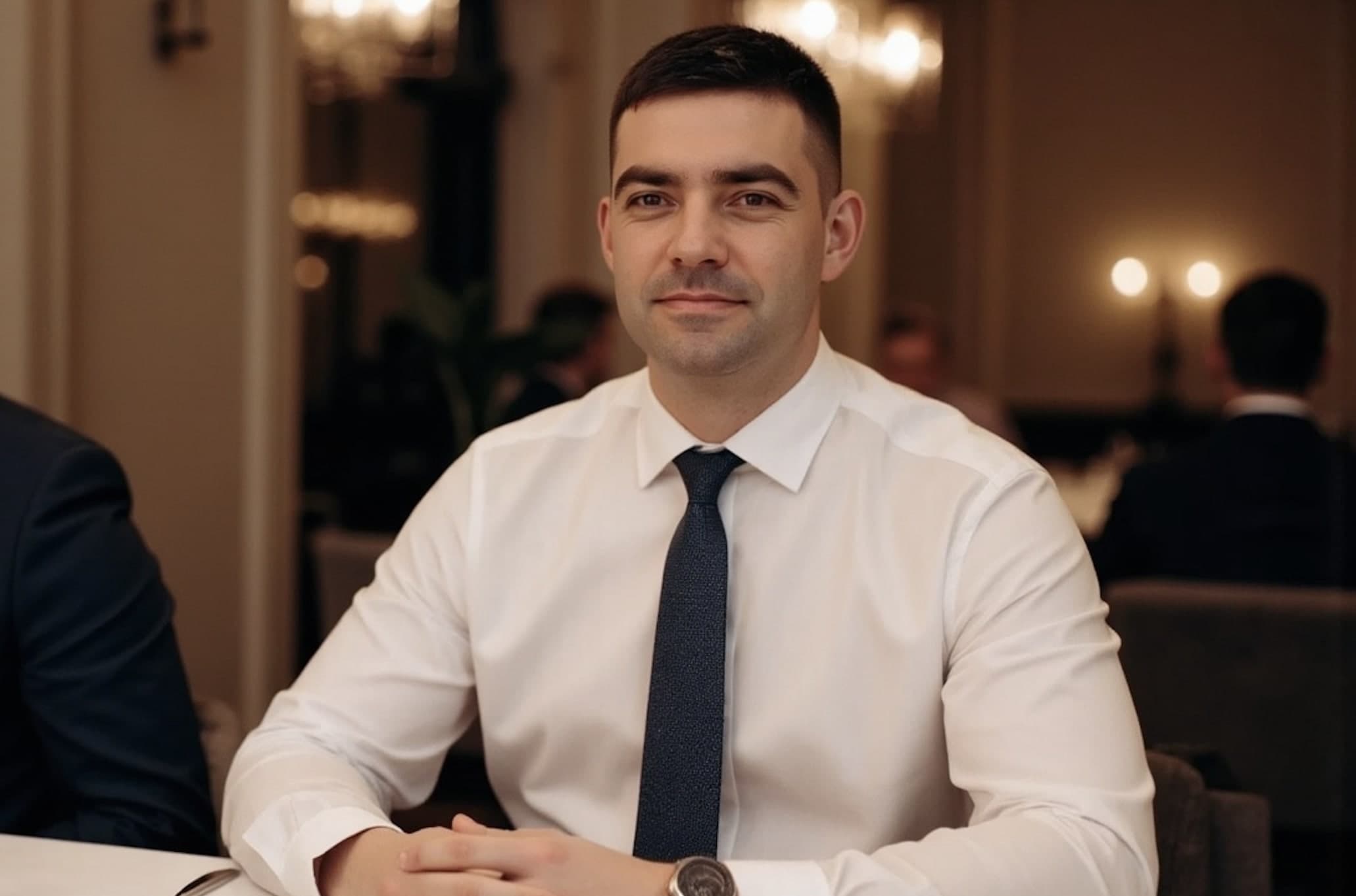 Лев Ефремов — логотип