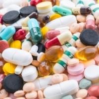 Продать лекарство с рук.